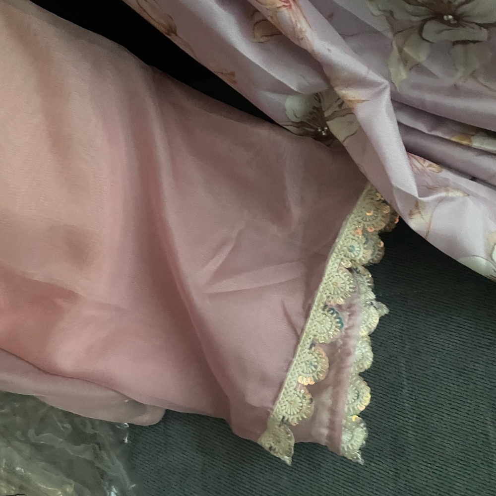 Elegant Floral Lavender Lashkaraa Lengha - Picture 11 of 13